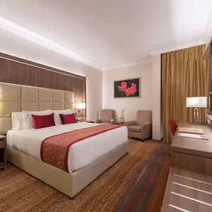 Ramada By Wyndham Continental Отель